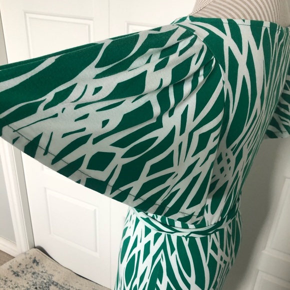 Green & White Print Dress w/ Flutter Sleeves - Picture 4 of 8